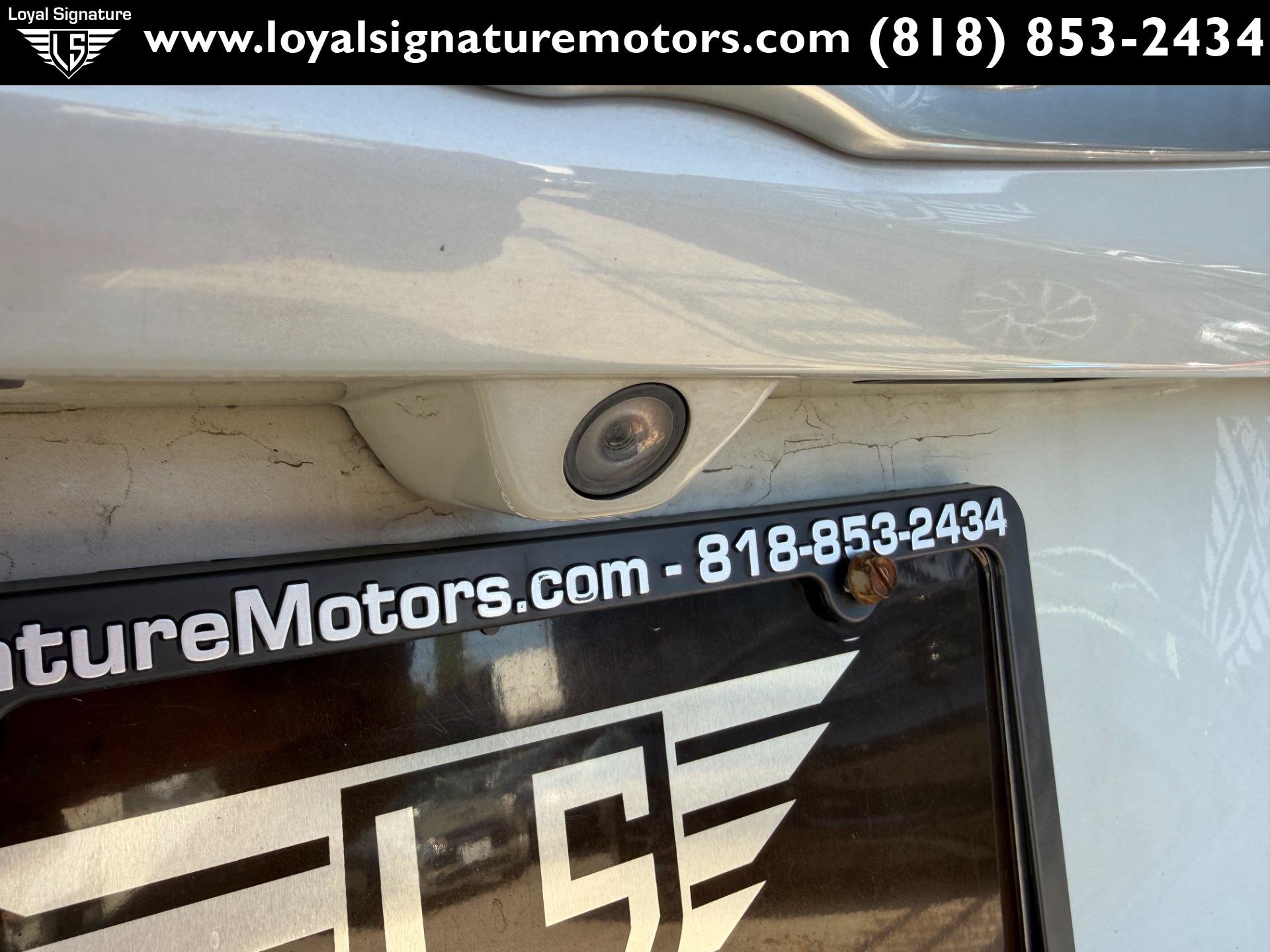 Used 2017 Chrysler Pacifica Touring-L w/ Tire & Wheel Group FWD image 10