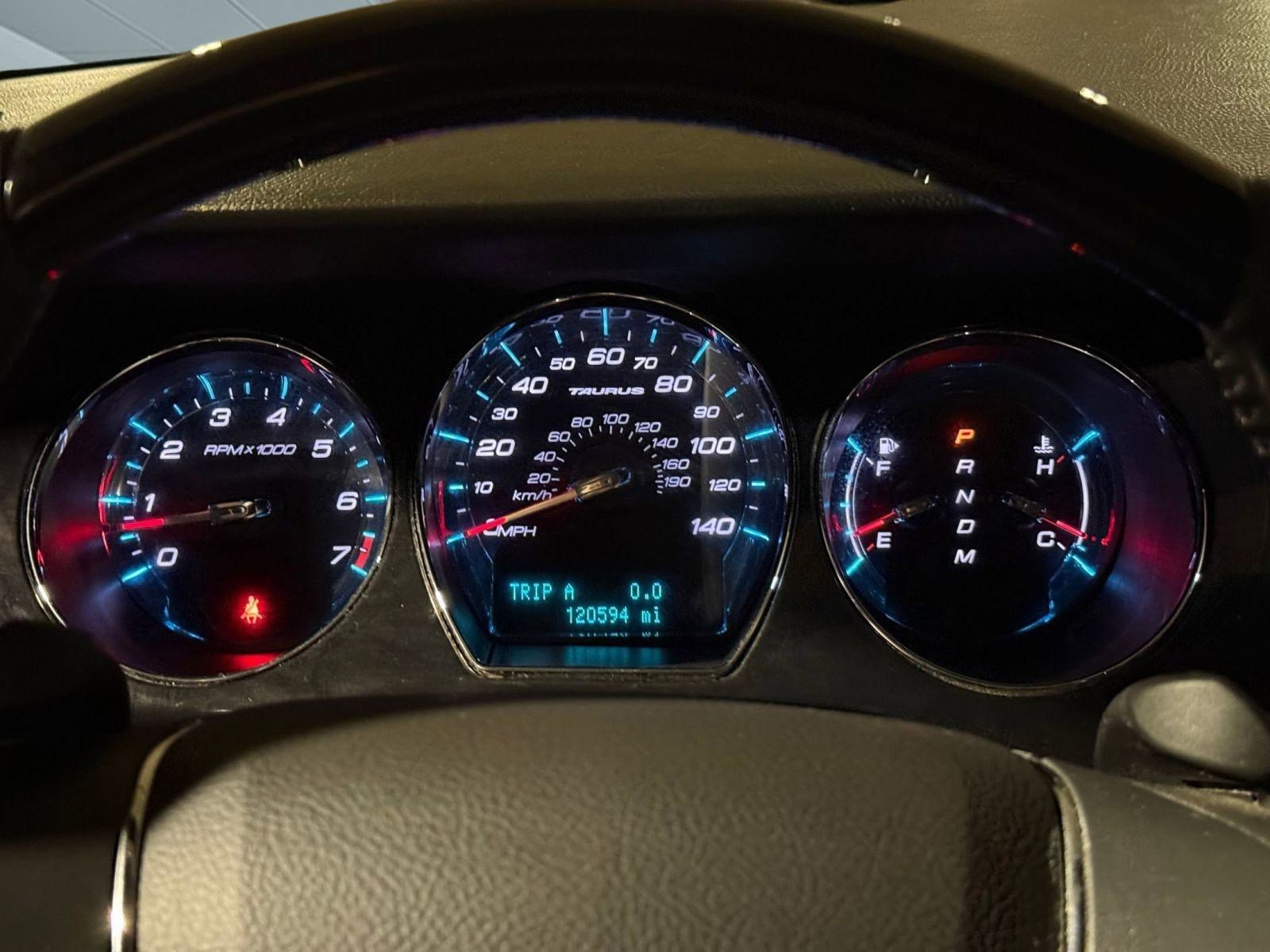 Used 2011 Ford Taurus Limited w/ 301A Rapid Spec Order Code image 18