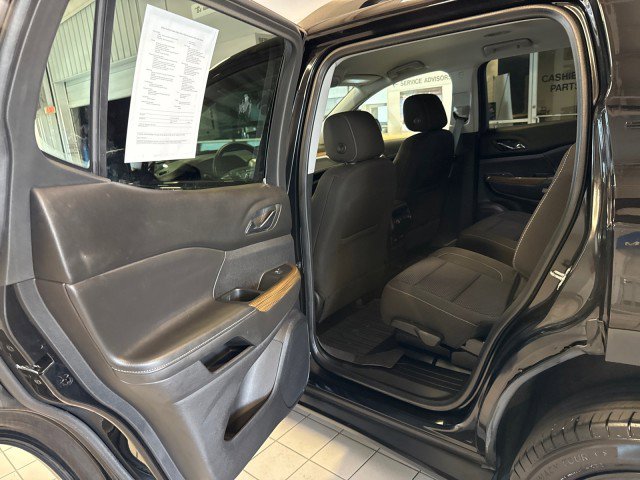 Used 2023 GMC Acadia SLE w/ Driver Convenience Package image 24