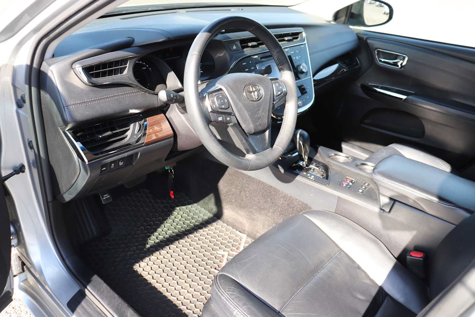 Used 2015 Toyota Avalon XLE Touring FWD image 10