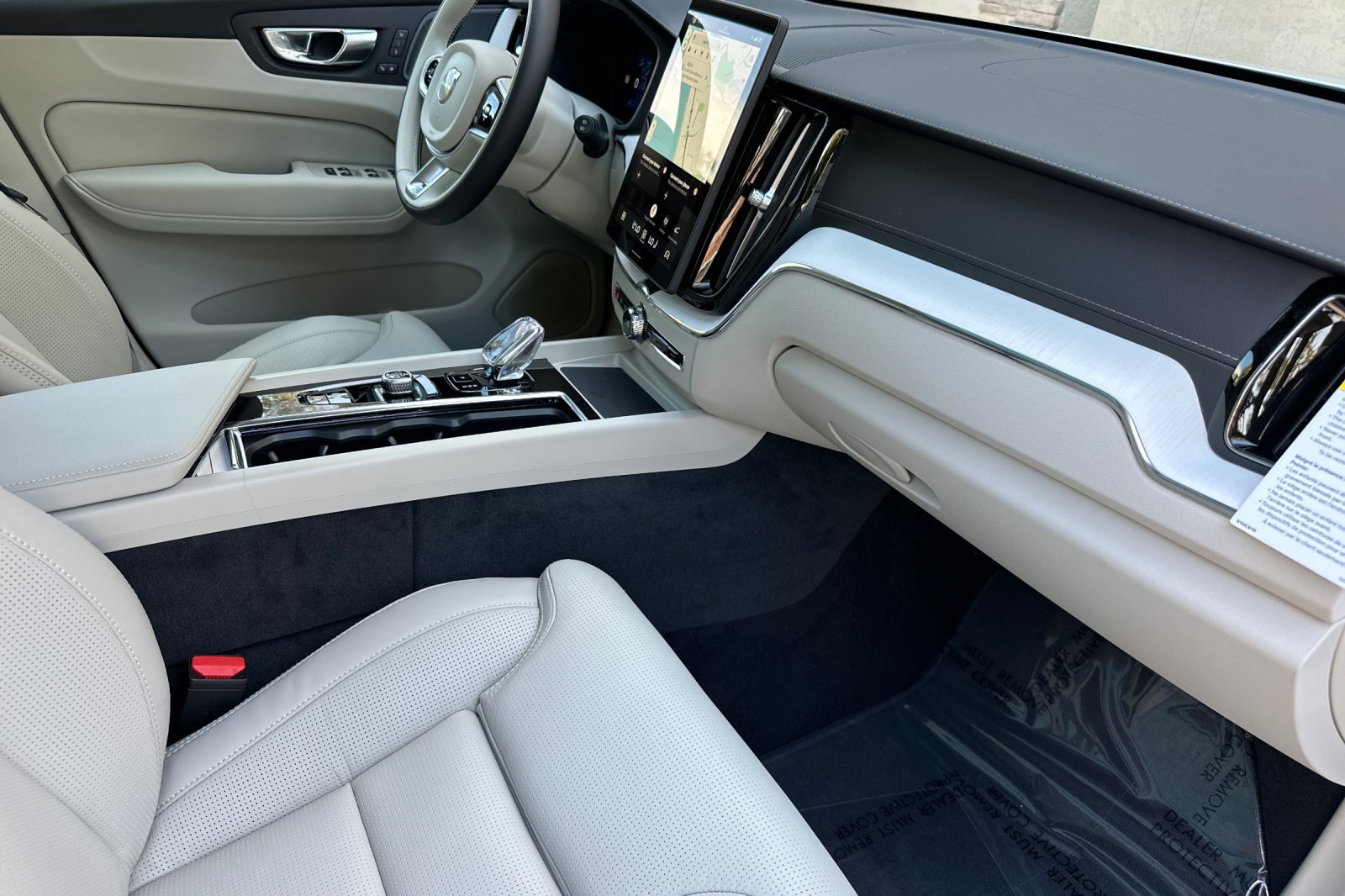 New 2026 Volvo XC60 T8 Ultra w/ Climate Package AWD/4WD image 13