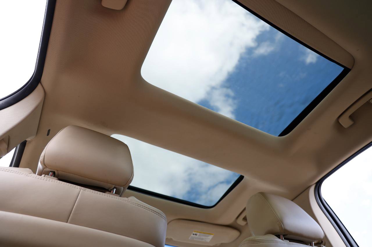 Used 2011 Lincoln MKS AWD w/ 102A Rapid Spec Order Code image 22