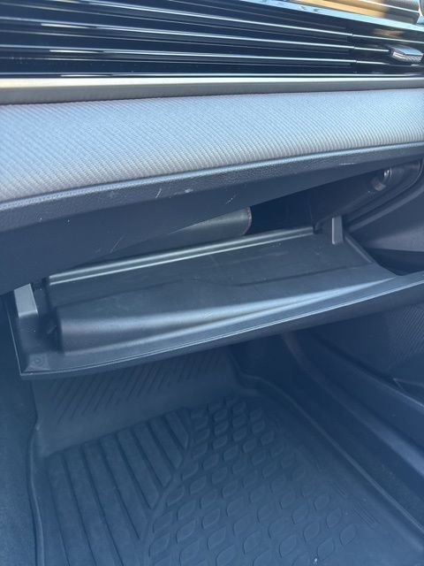 Used 2025 Toyota Camry SE w/ Convenience Package image 27