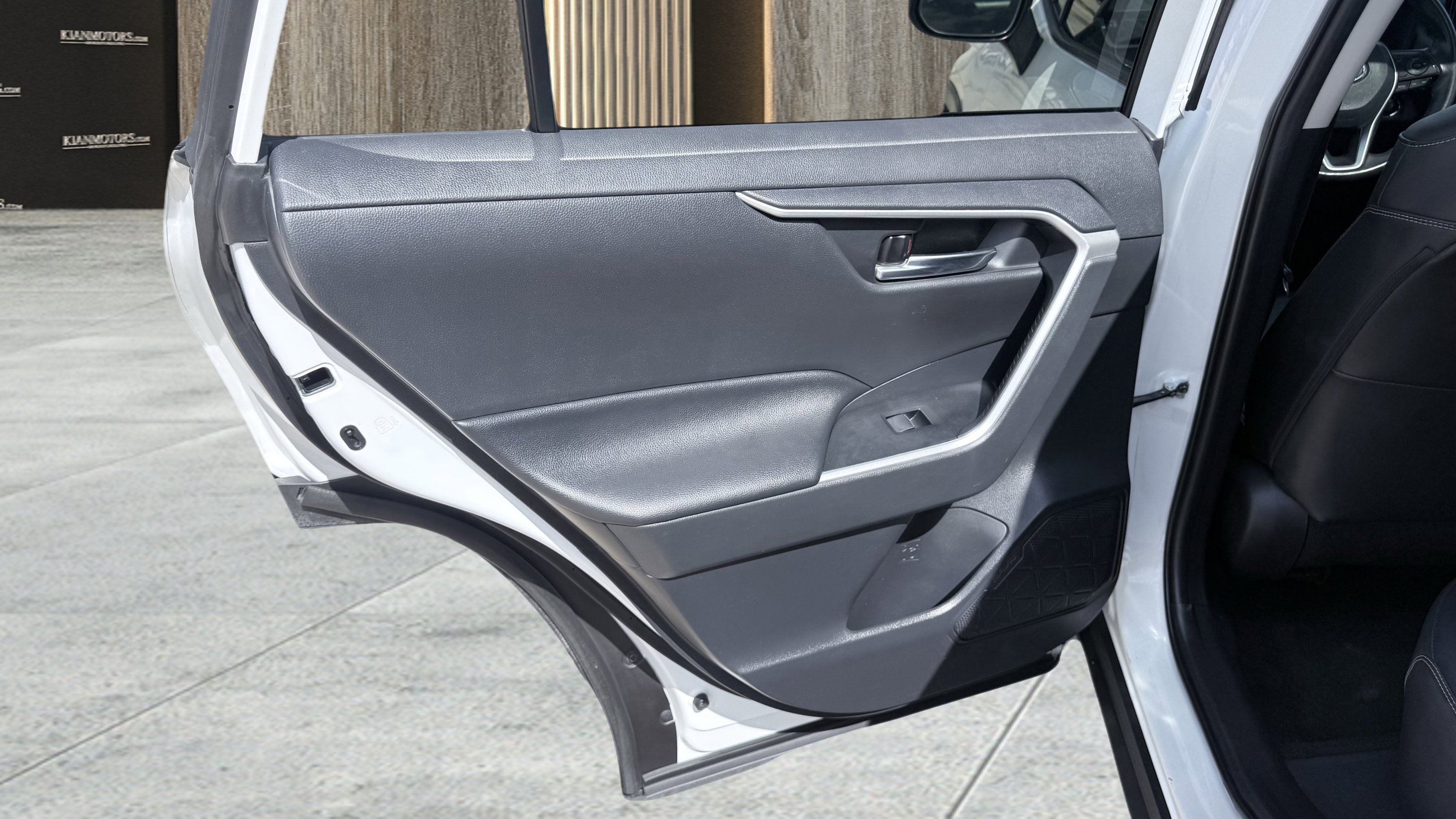 Used 2019 Toyota RAV4 XLE Premium image 35