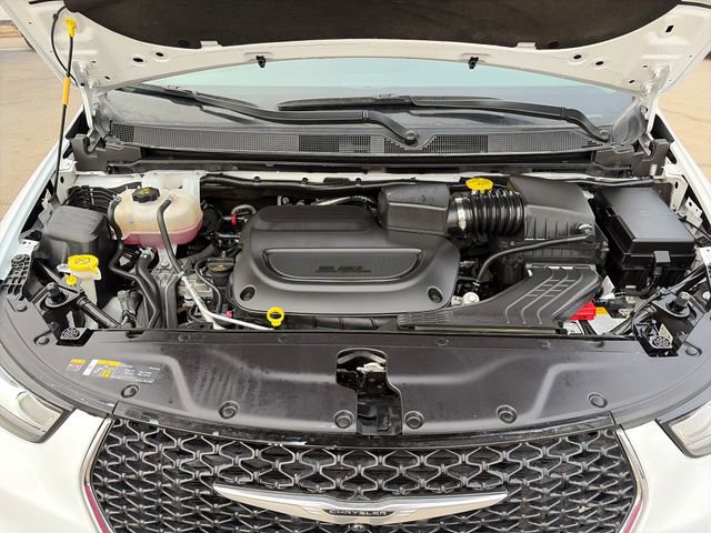 Used 2024 Chrysler Pacifica Touring-L FWD image 50