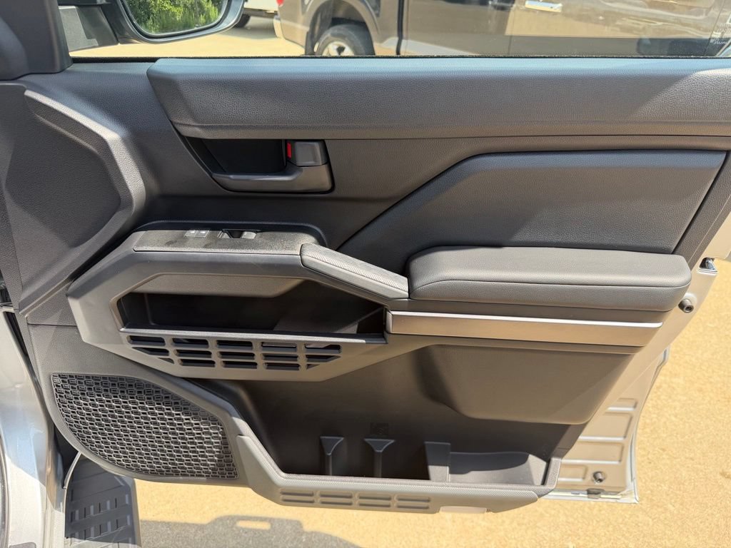 Certified 2025 Toyota 4Runner SR5 AWD/4WD image 32