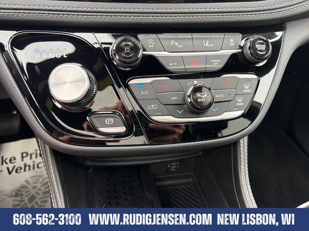 Used 2026 Chrysler Pacifica Limited FWD image 17
