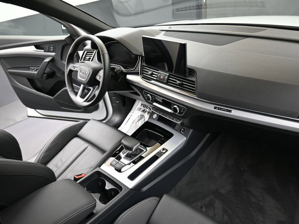 Certified 2025 Audi Q5 2.0T Premium w/ Convenience Plus Package image 12