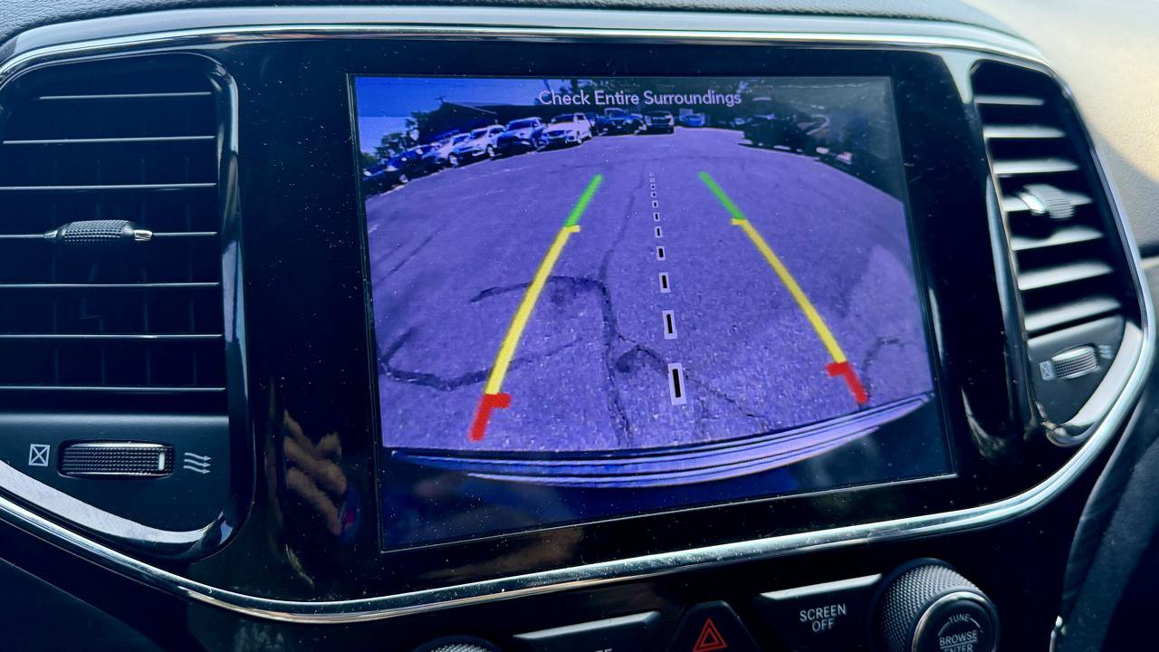 Used 2019 Jeep Grand Cherokee Altitude AWD/4WD image 26