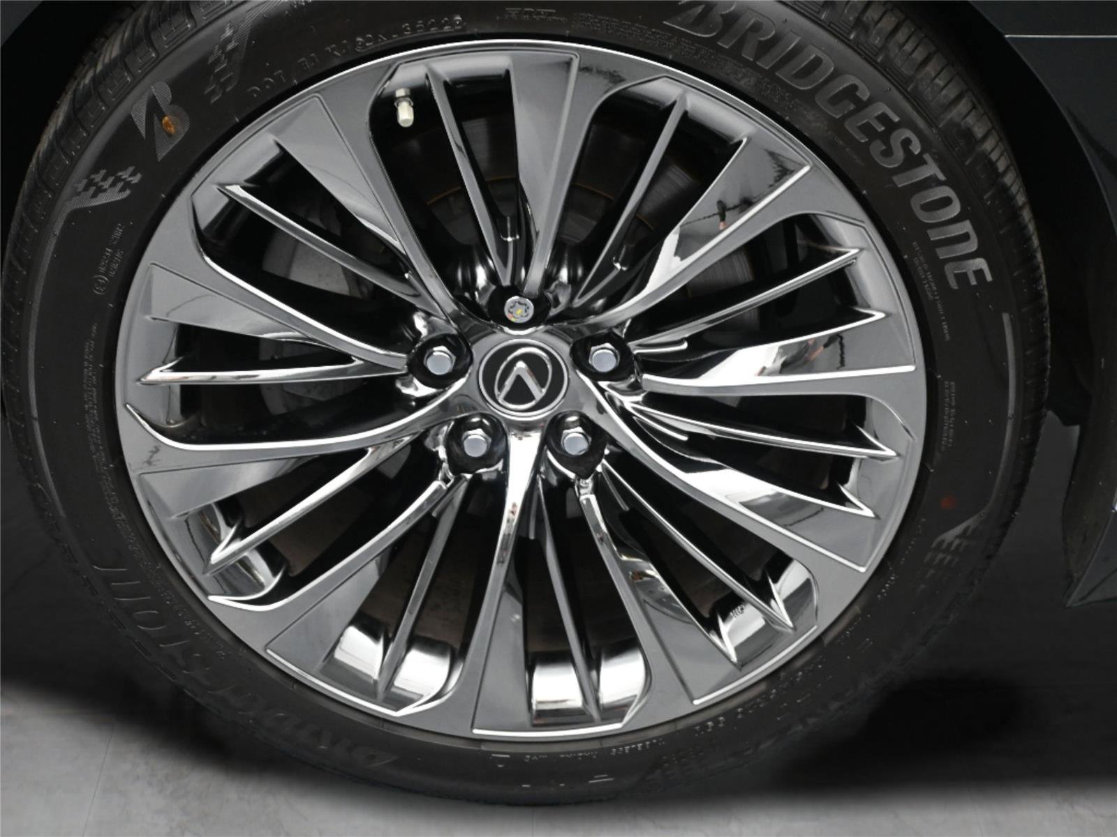 Used 2022 Lexus LS 500 image 10