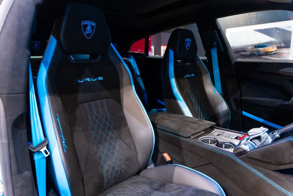 Used 2024 Lamborghini Urus Performante AWD/4WD image 40