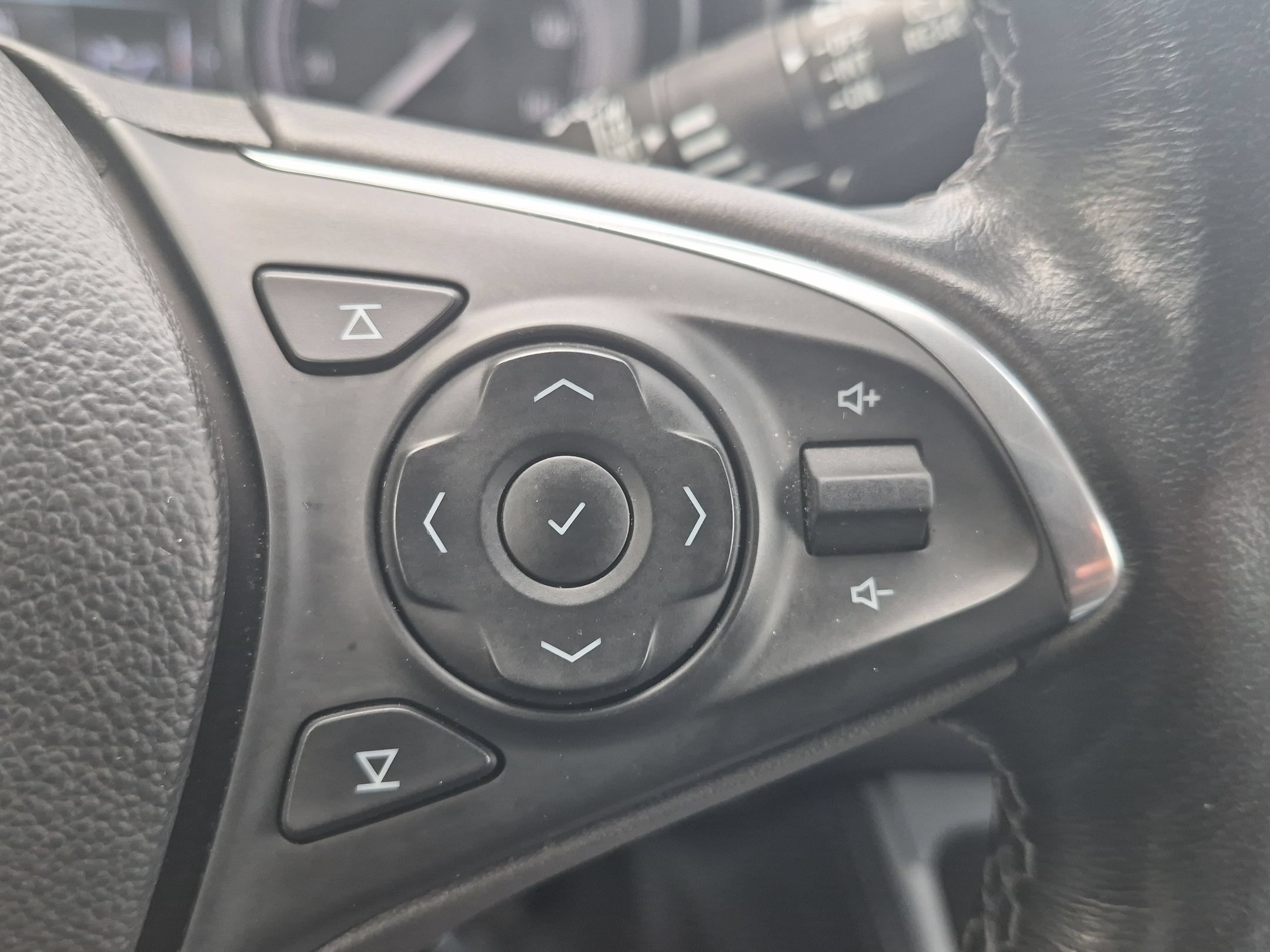 Used 2020 Buick Envision Essence FWD image 15