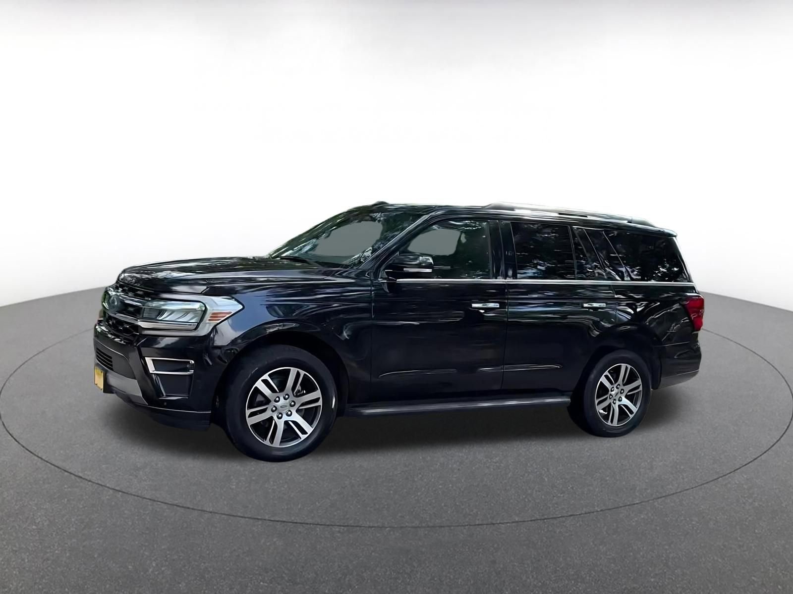 Used 2024 Ford Expedition Limited AWD/4WD image 9