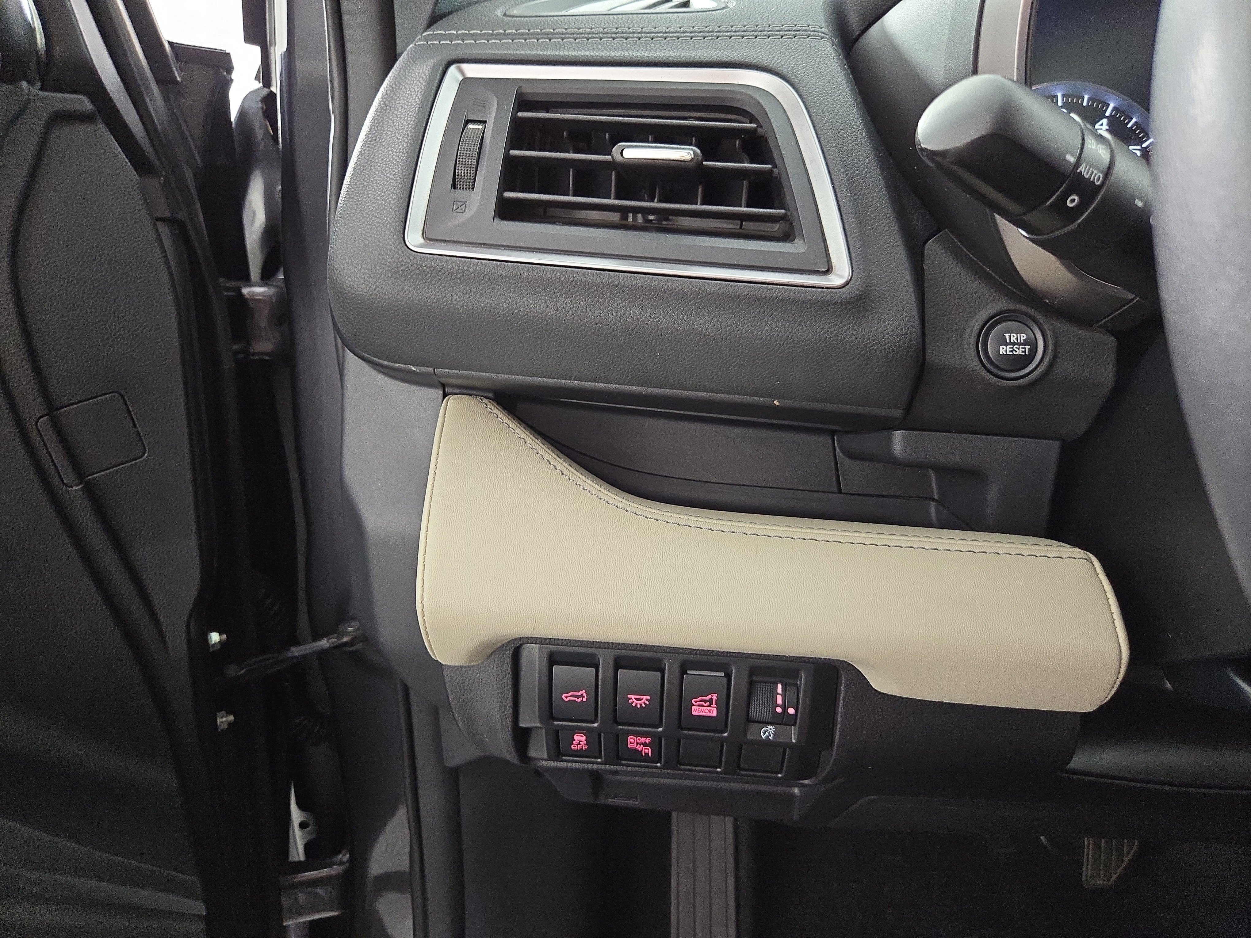 Used 2020 Subaru Ascent Limited AWD/4WD image 24