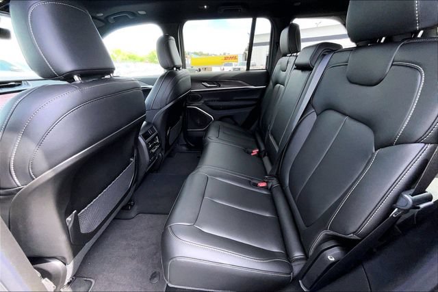 Used 2026 Jeep Grand Cherokee Limited AWD/4WD image 10