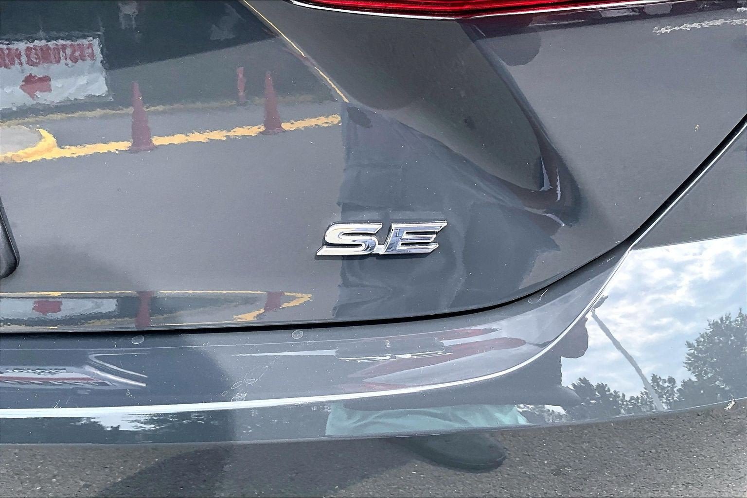Used 2025 Toyota Camry SE FWD image 8