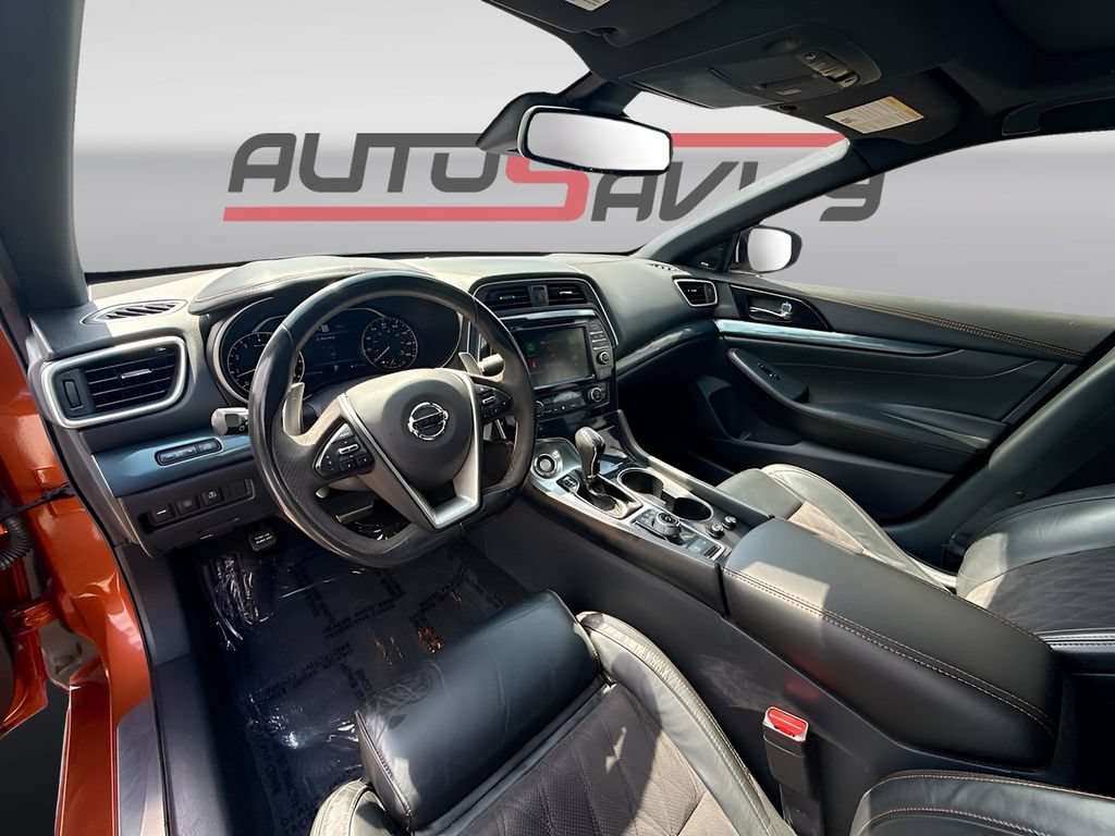 Used 2022 Nissan Maxima SR w/ Sport Mat Group FWD image 9