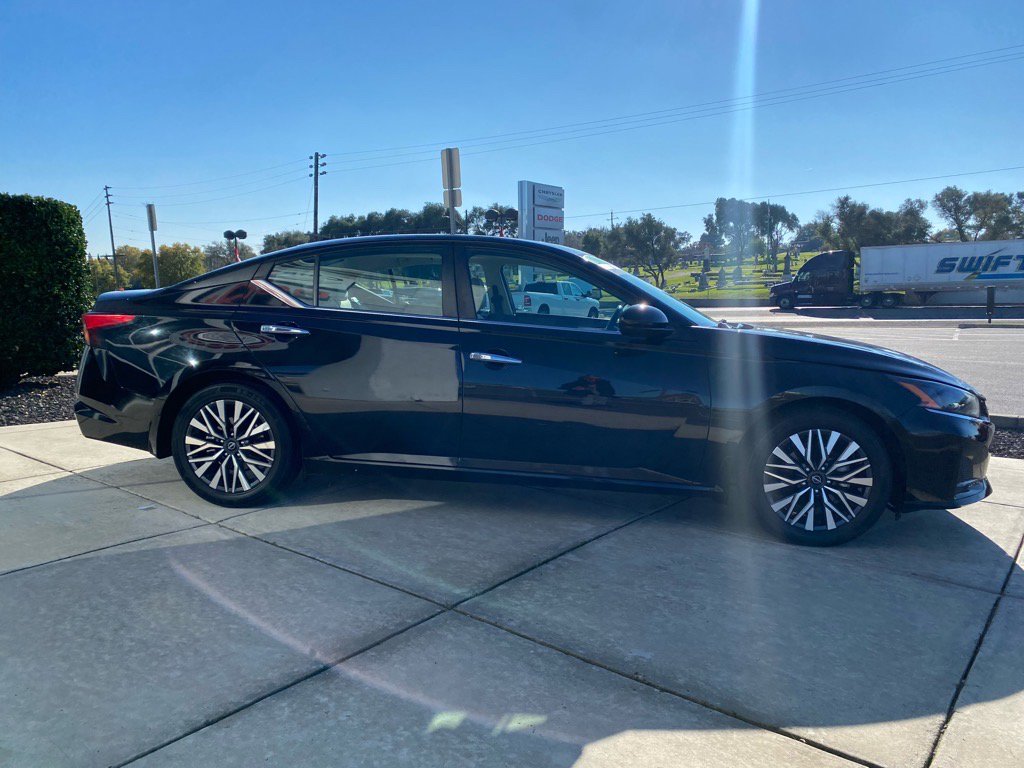 Used 2023 Nissan Altima 2.5 SV w/ SV Premium Package image 20