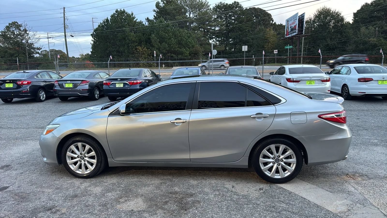 Used 2015 Toyota Camry XLE FWD image 6