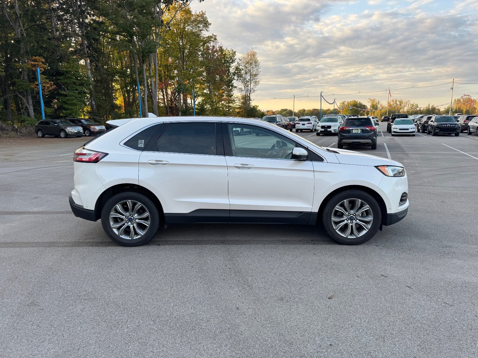 Used 2019 Ford Edge Titanium w/ Equipment Group 301A AWD/4WD image 8