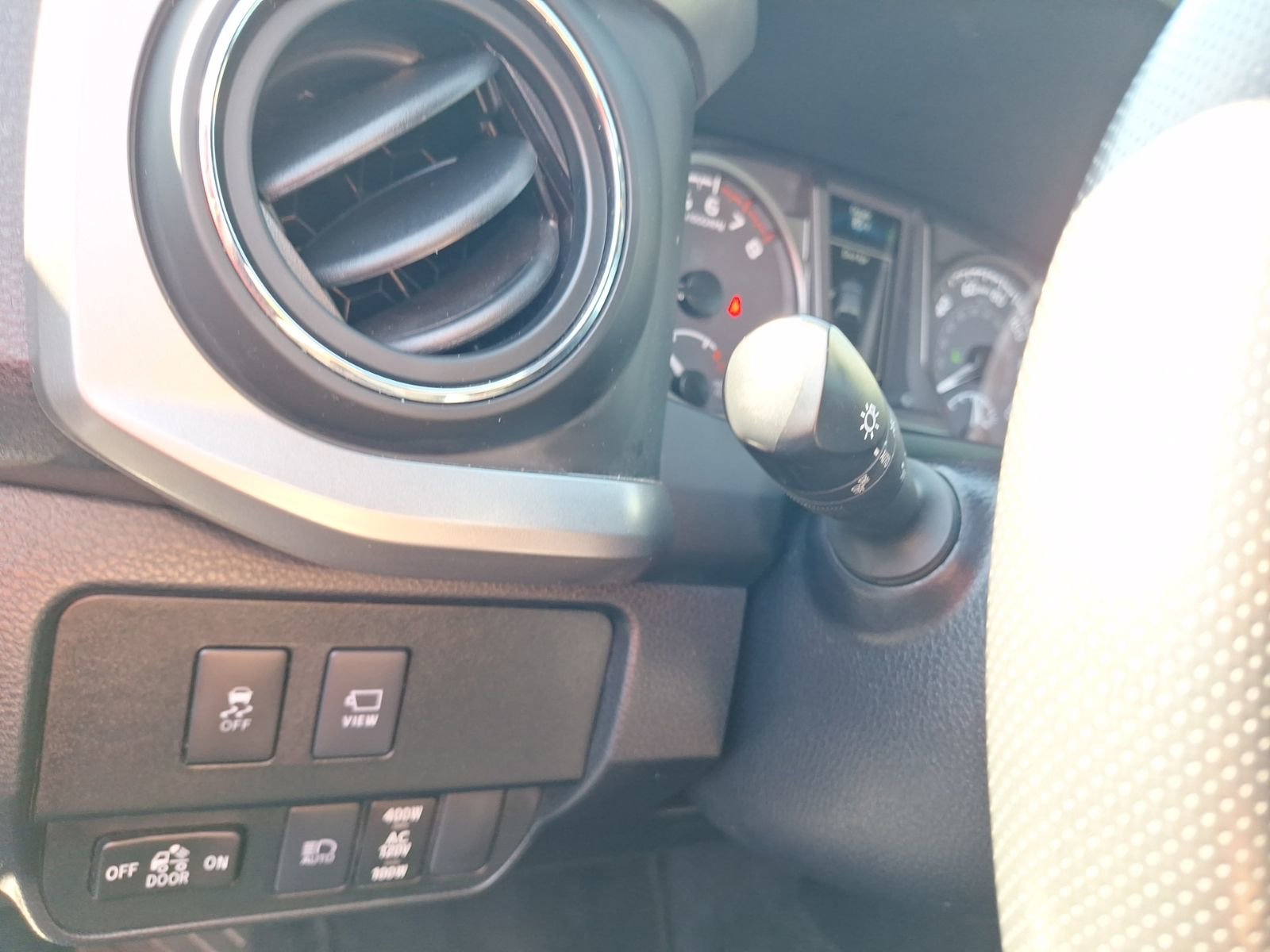 Used 2022 Toyota Tacoma Limited image 21