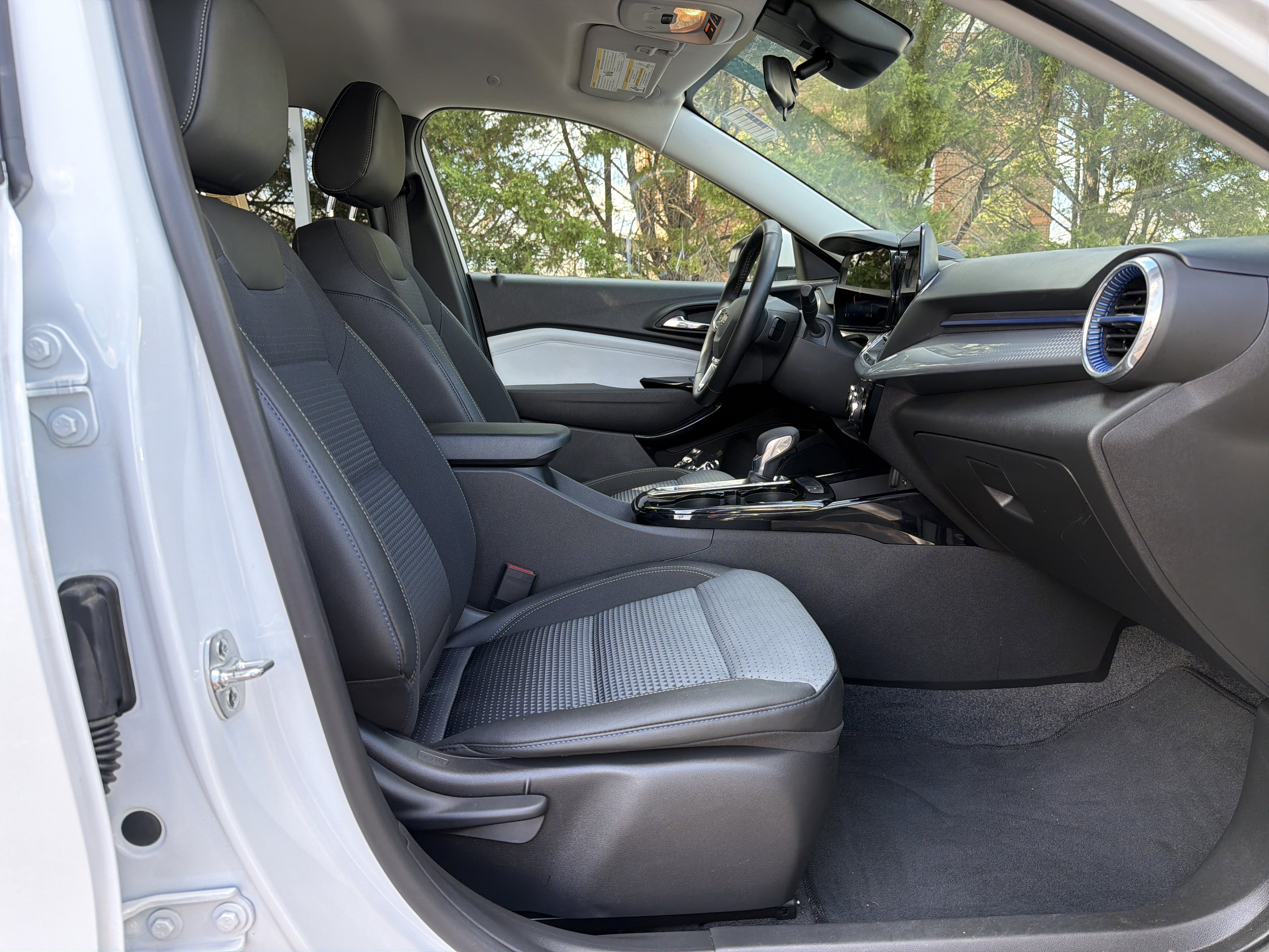 Used 2024 Chevrolet Trax LT w/ Driver Confidence Package image 31