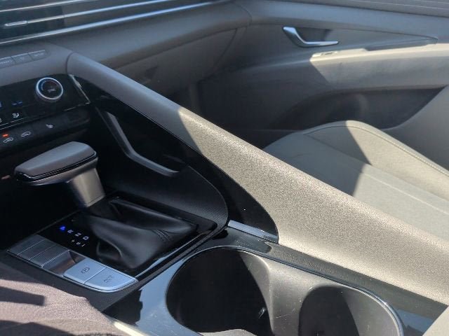 Used 2025 Hyundai Elantra SEL FWD image 19