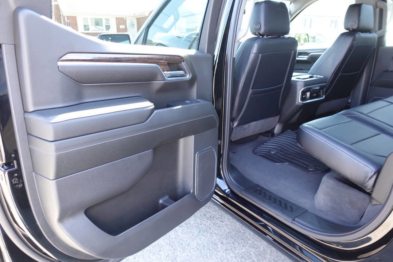 Used 2024 GMC Sierra 1500 Elevation image 17