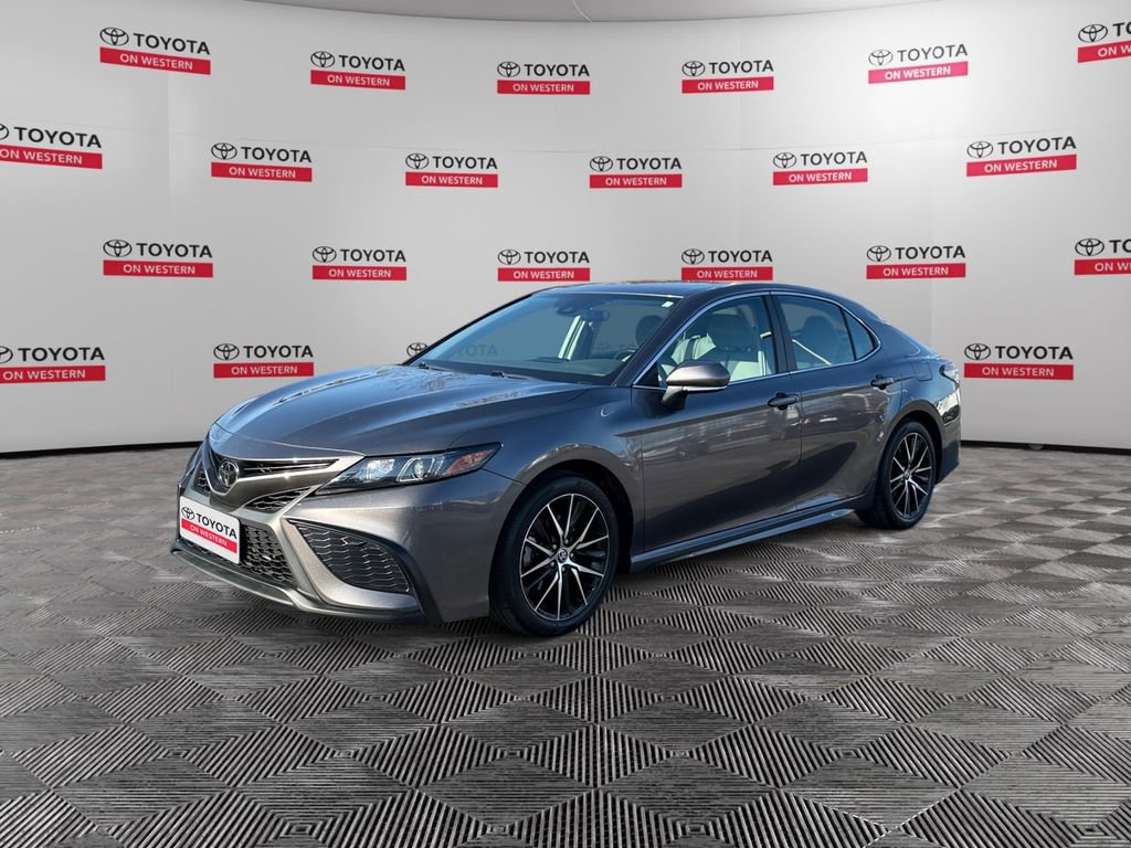 Used 2021 Toyota Camry SE w/ Cold Weather Package image 7