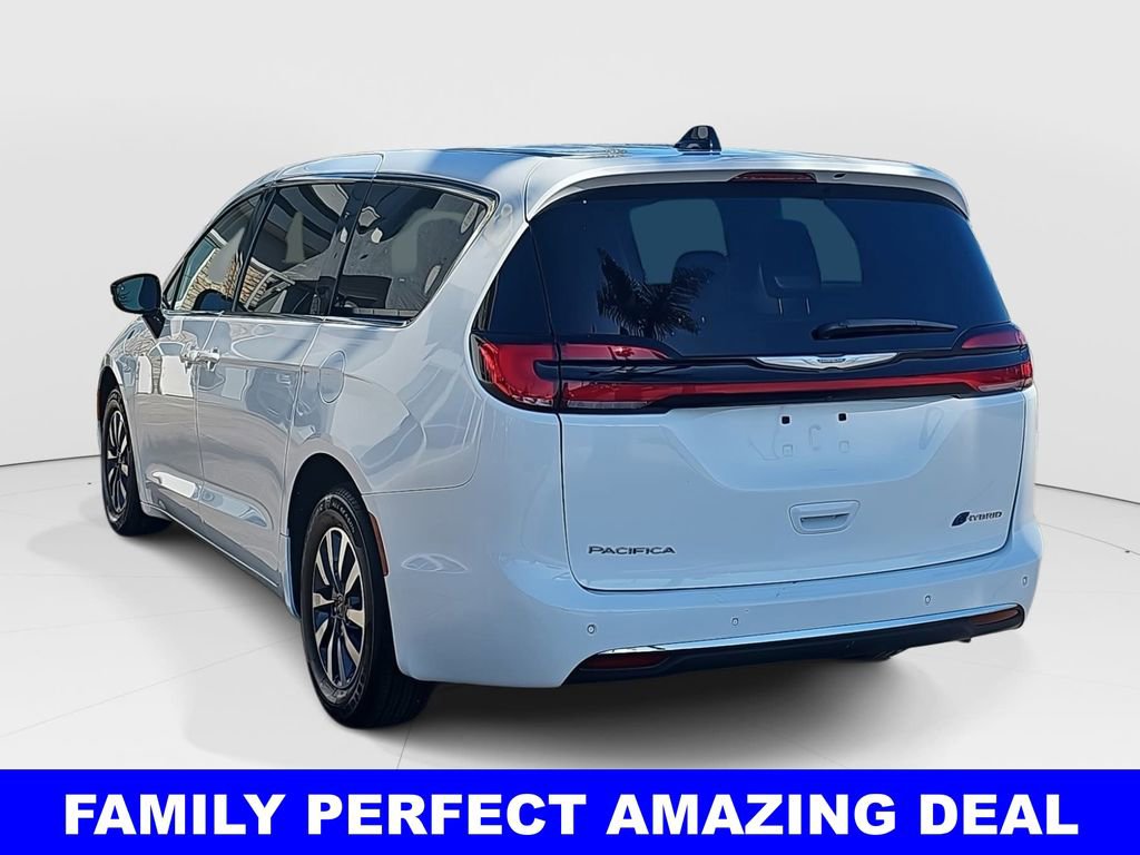 Used 2024 Chrysler Pacifica Select image 5