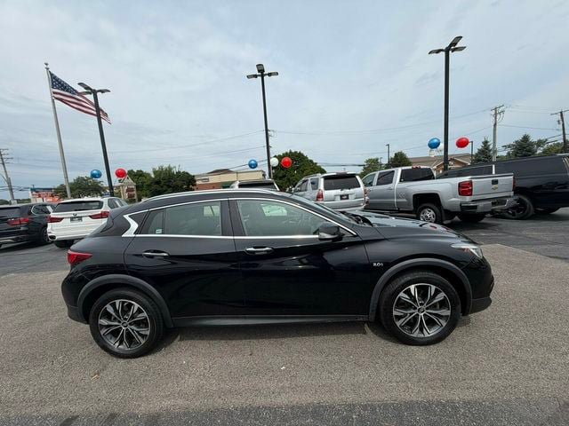 Used 2017 INFINITI QX30 Premium w/ Navigation Package AWD/4WD image 4