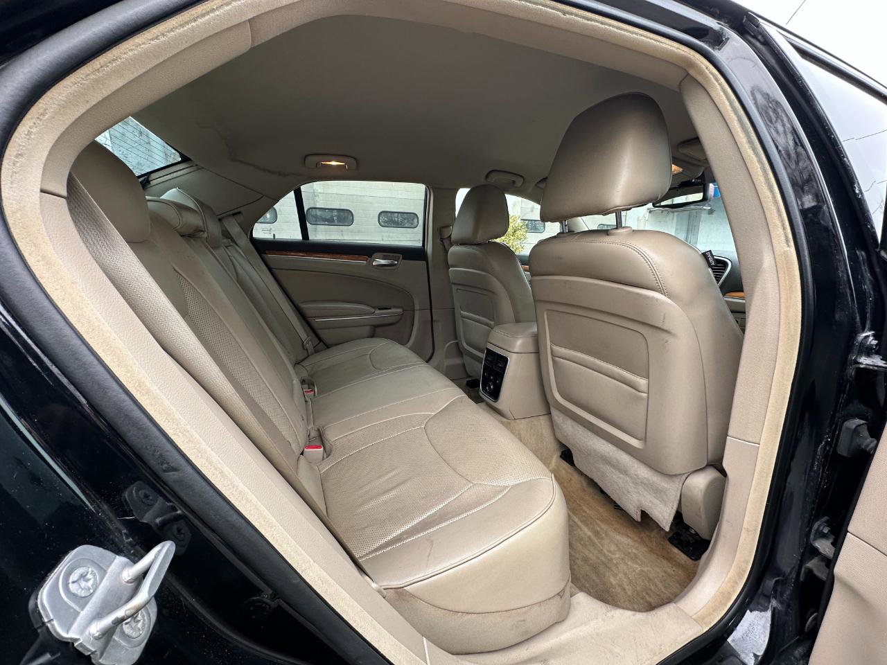 Used 2014 Chrysler 300 C image 40