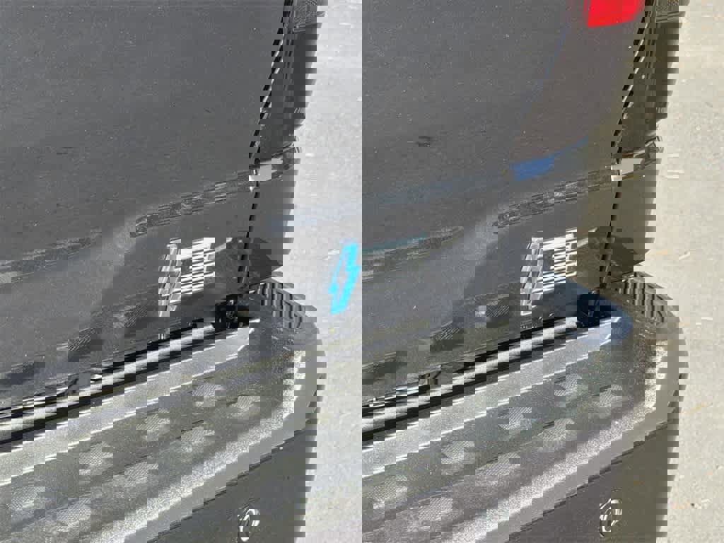 Used 2022 Ford F150 Lightning Lariat image 31