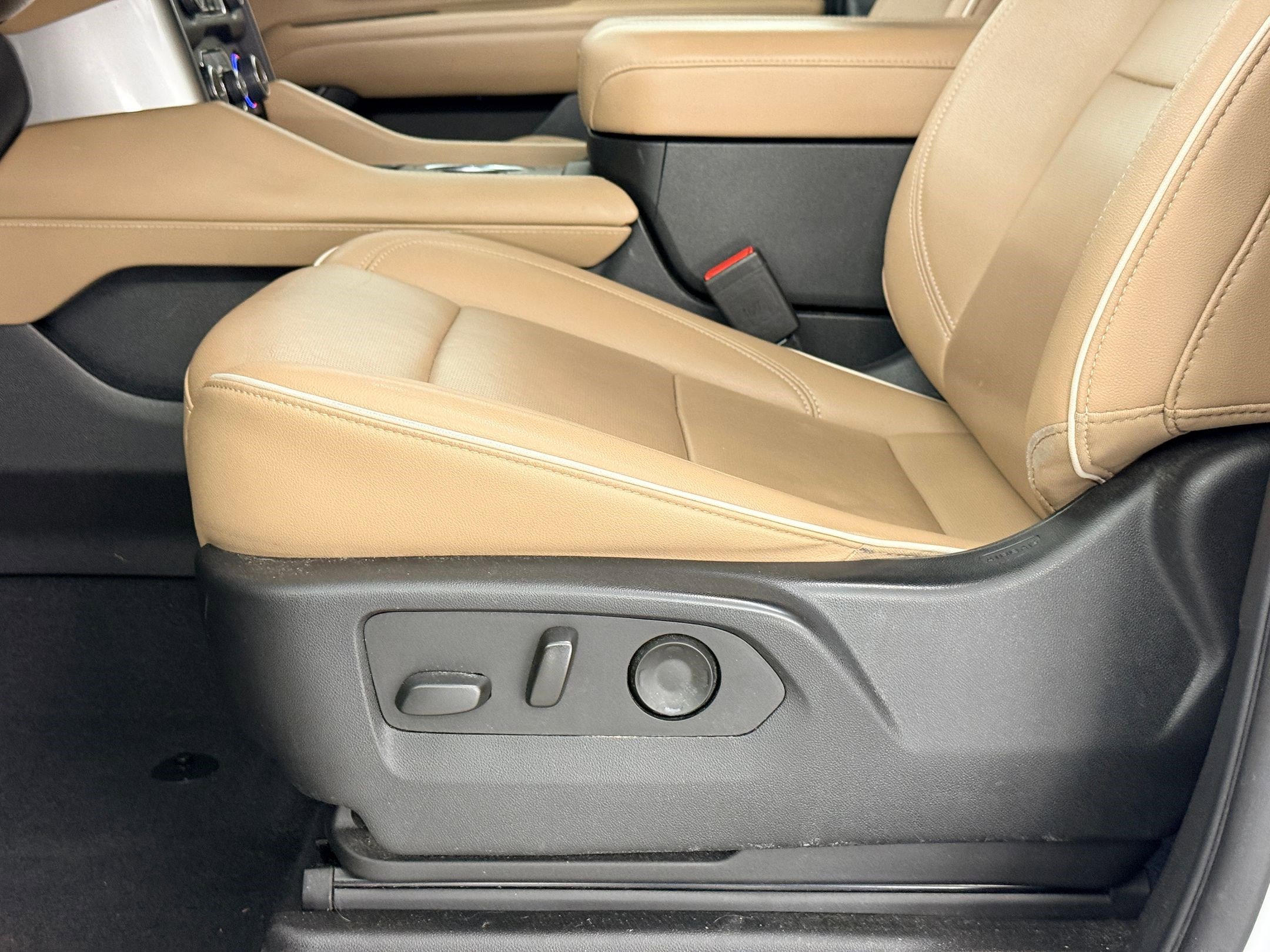 Used 2022 Chevrolet Tahoe Premier RWD image 13