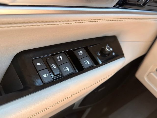 Used 2025 Jeep Wagoneer Series III w/ Premium Group I AWD/4WD image 15