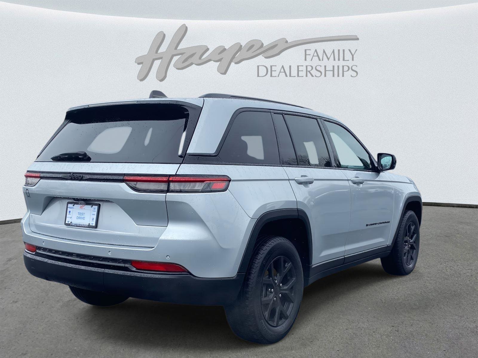 Certified 2024 Jeep Grand Cherokee Altitude image 43