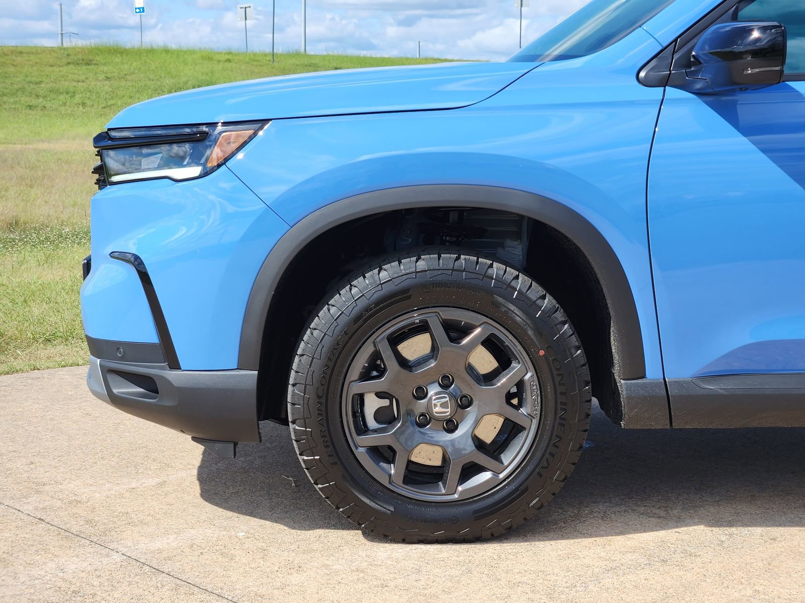 New 2025 Honda Pilot TrailSport image 9