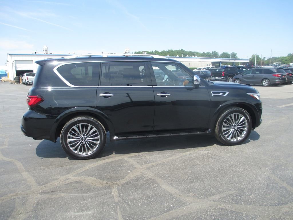 Used 2021 INFINITI QX80 Luxe AWD/4WD image 2