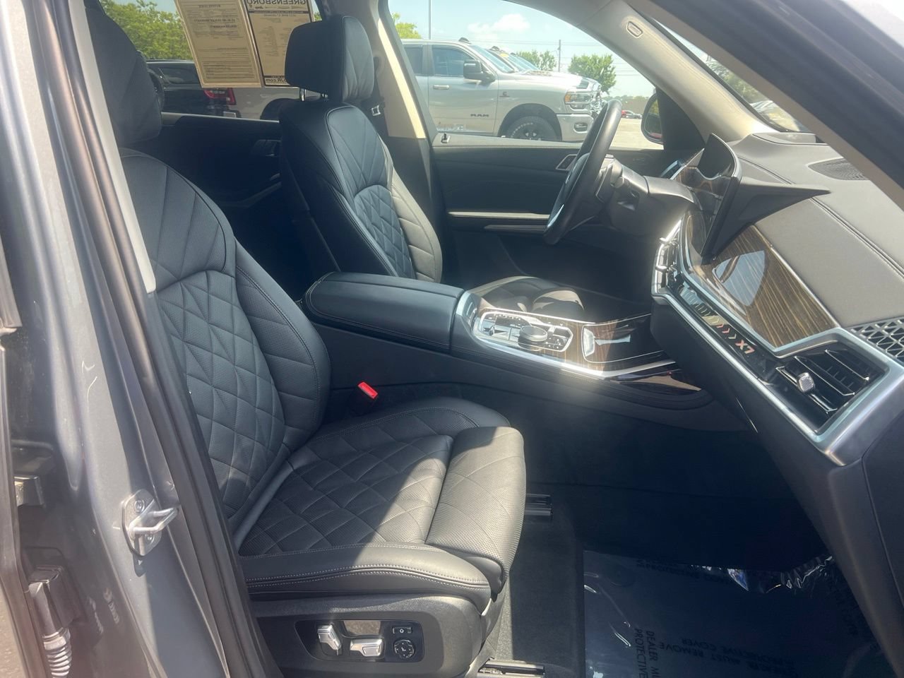 Used 2023 BMW X7 xDrive40i w/ Parking Assistance Package AWD/4WD image 21