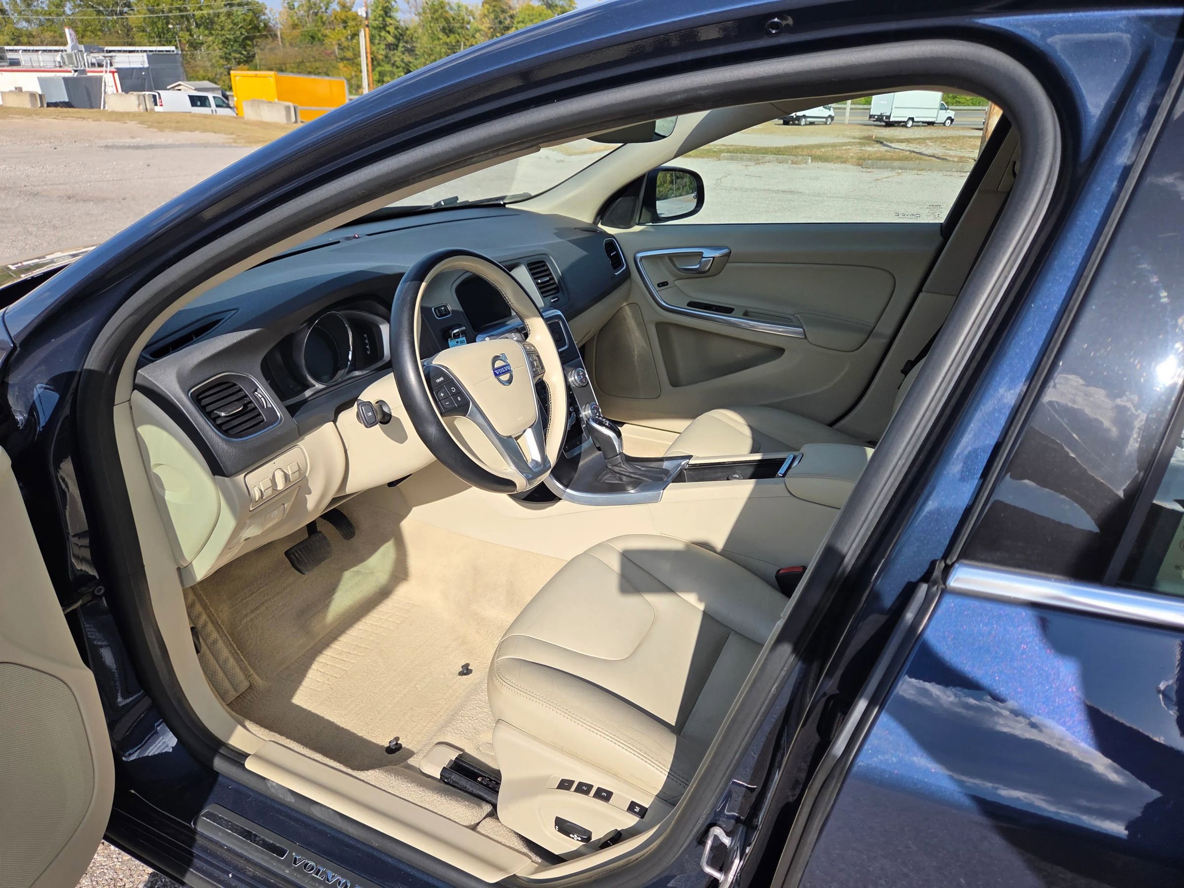 Used 2015 Volvo S60 T5 Premier image 11