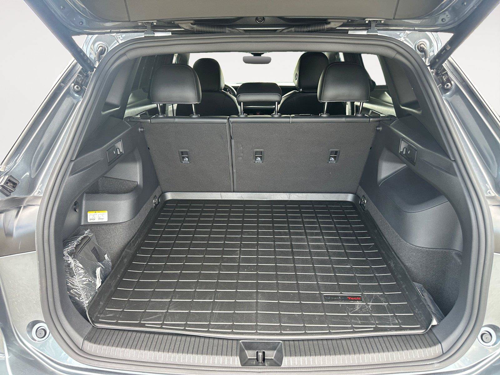 Used 2025 Volkswagen Tiguan SE R-Line AWD/4WD image 13