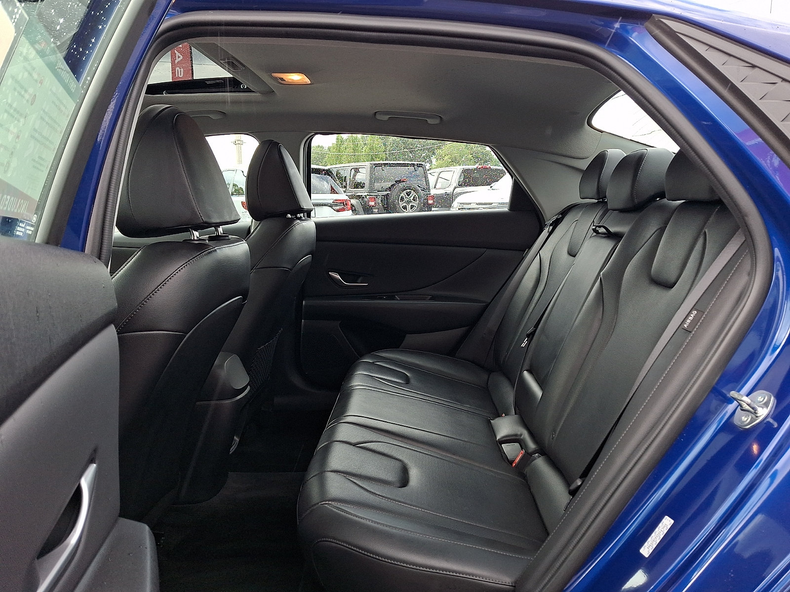 Used 2024 Hyundai Elantra Limited FWD image 11