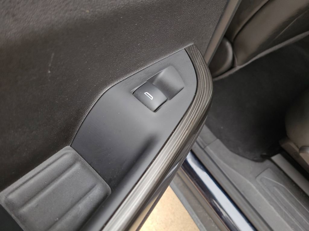 Used 2021 GMC Acadia SLT w/ Preferred Package FWD image 16