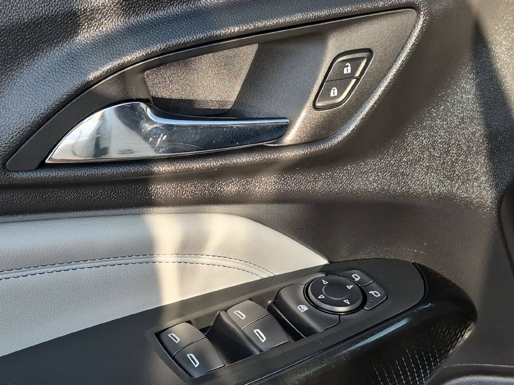 Used 2026 Chevrolet Trax LT FWD image 13