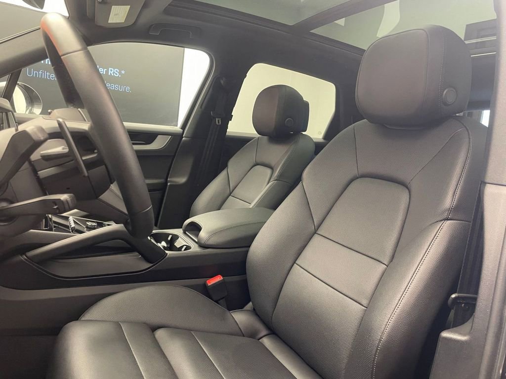 Used 2025 Porsche Cayenne image 5