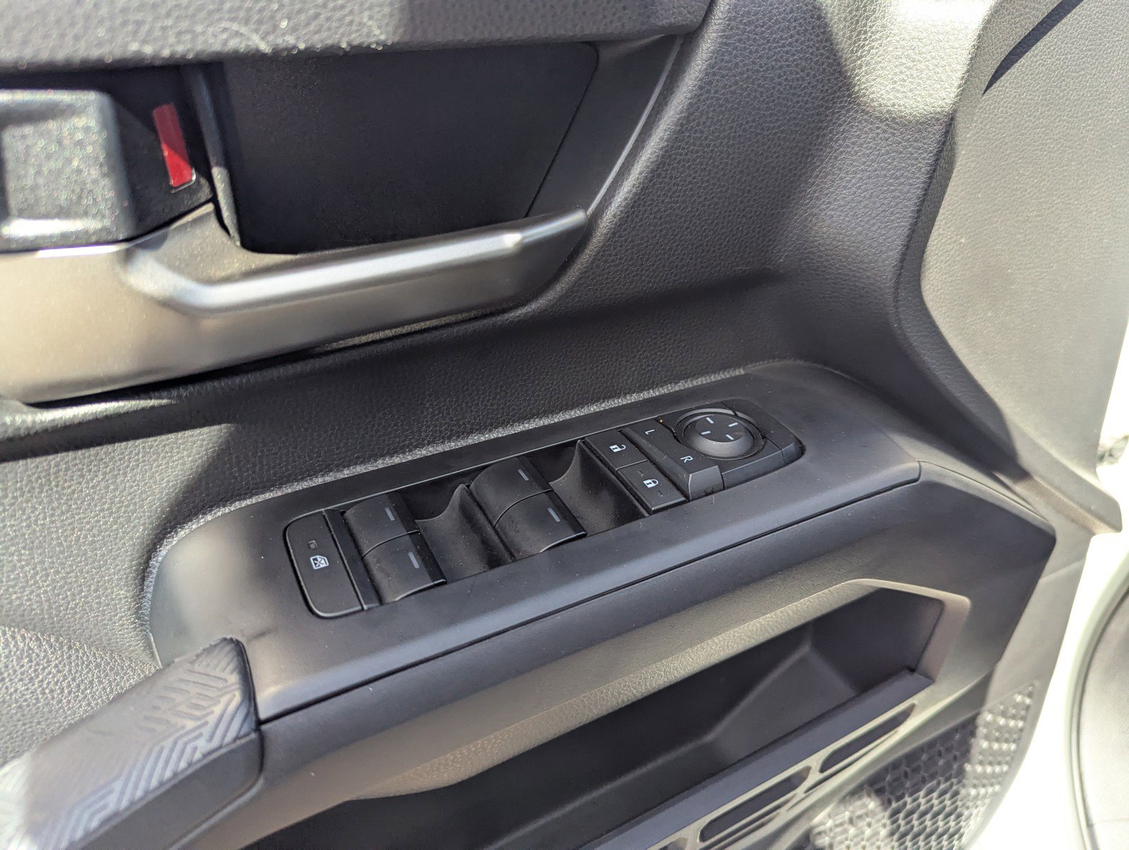 Used 2025 Toyota Tacoma TRD Sport image 28