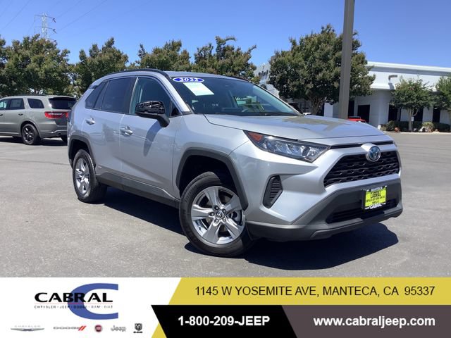 Used 2022 Toyota RAV4 LE AWD/4WD image 1