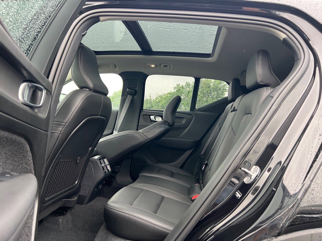 Used 2025 Volvo XC40 B5 Plus image 27