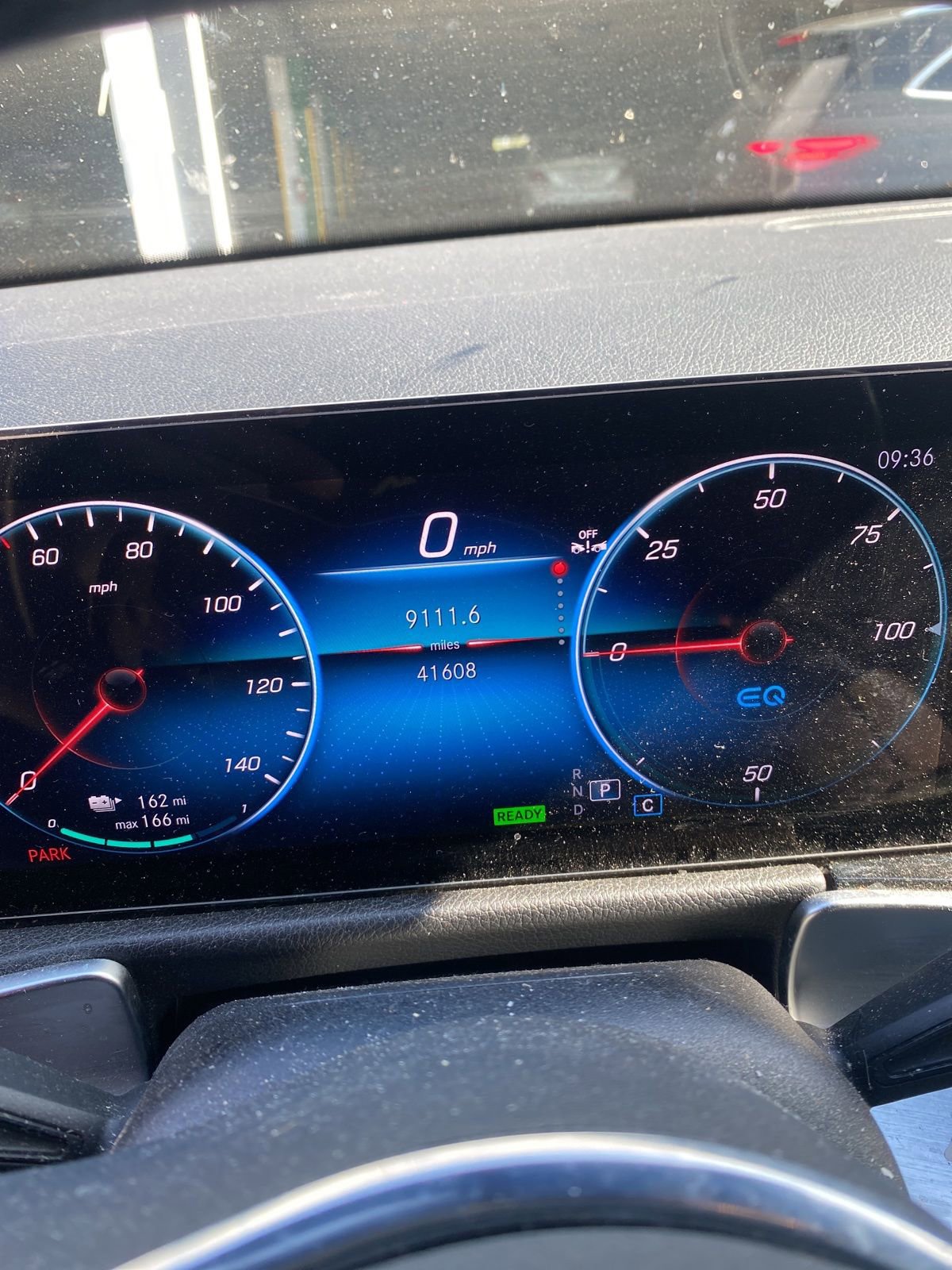 Used 2023 Mercedes-Benz EQB 300 4MATIC image 9