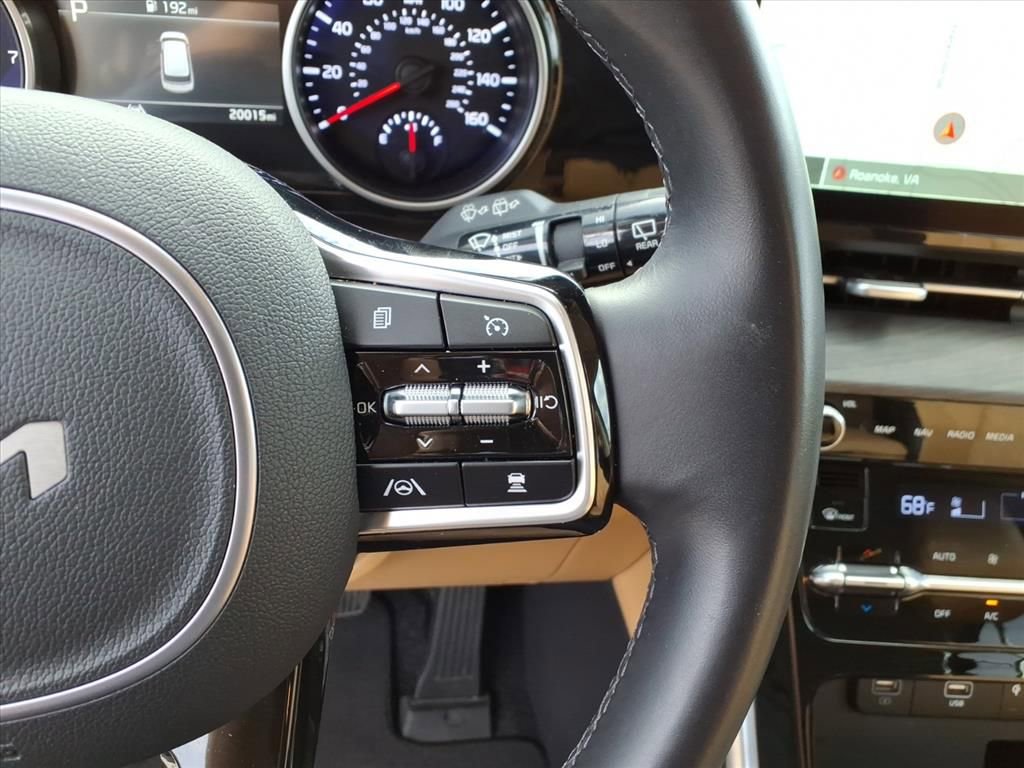 Used 2024 Kia Carnival EX image 22